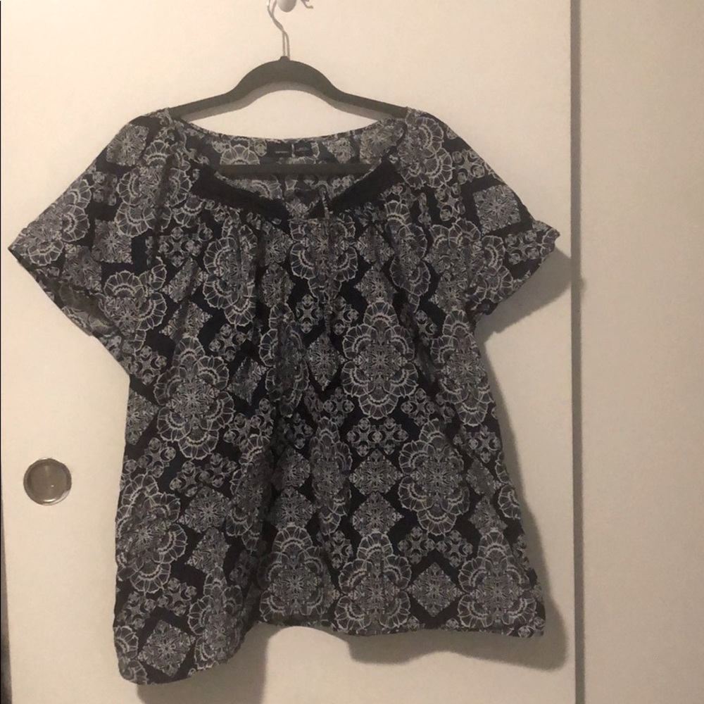 Short sleeve blue and white blouse